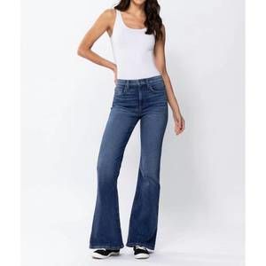 NEW SNEAK PEEK classic flare jeans in medium wash